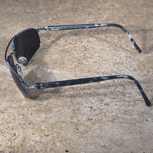 Maui Jim Kahuna MJ162-02 Gunmetal Neutral Grey Polarized Rectangular Sungalsses main image 4